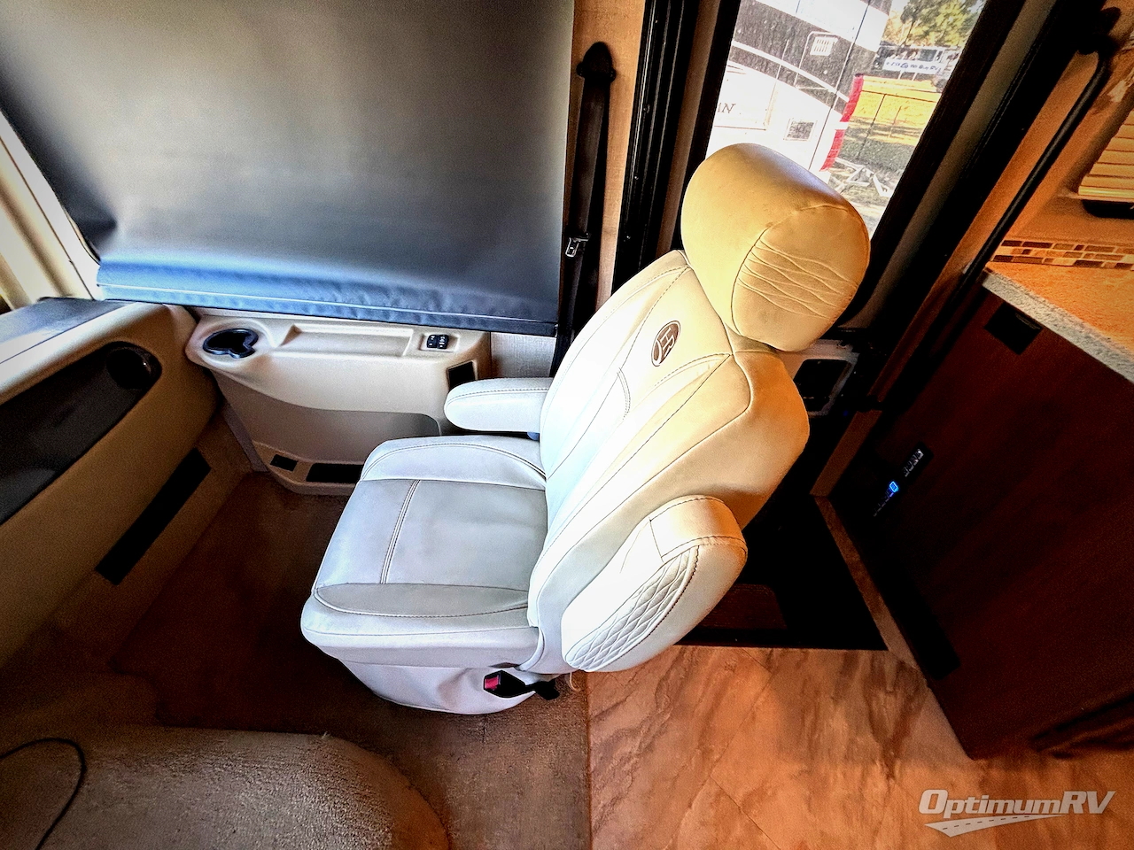 2016 Holiday Rambler Vacationer 37BH Photo 9