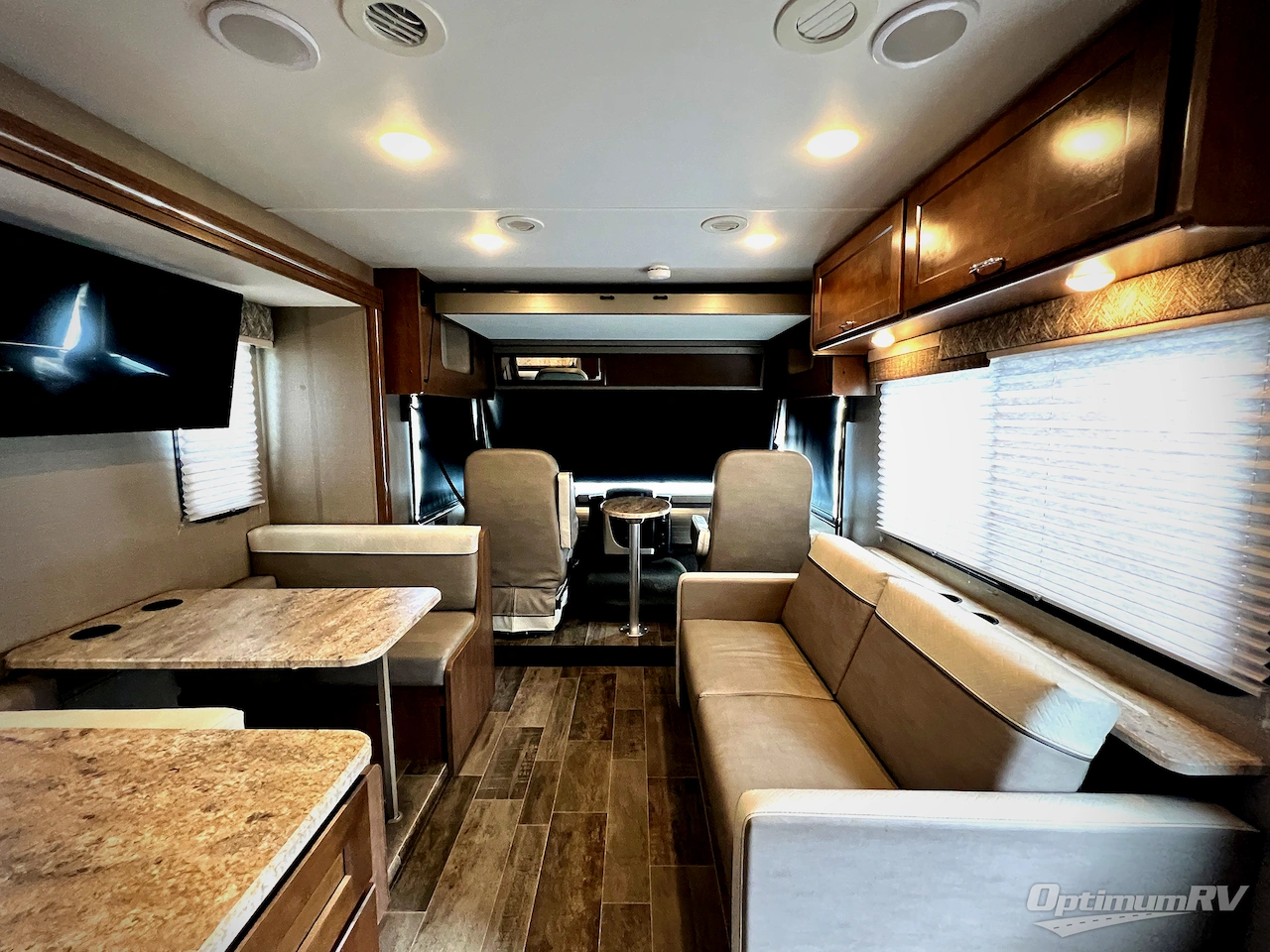2019 Winnebago Intent 31P Photo 4