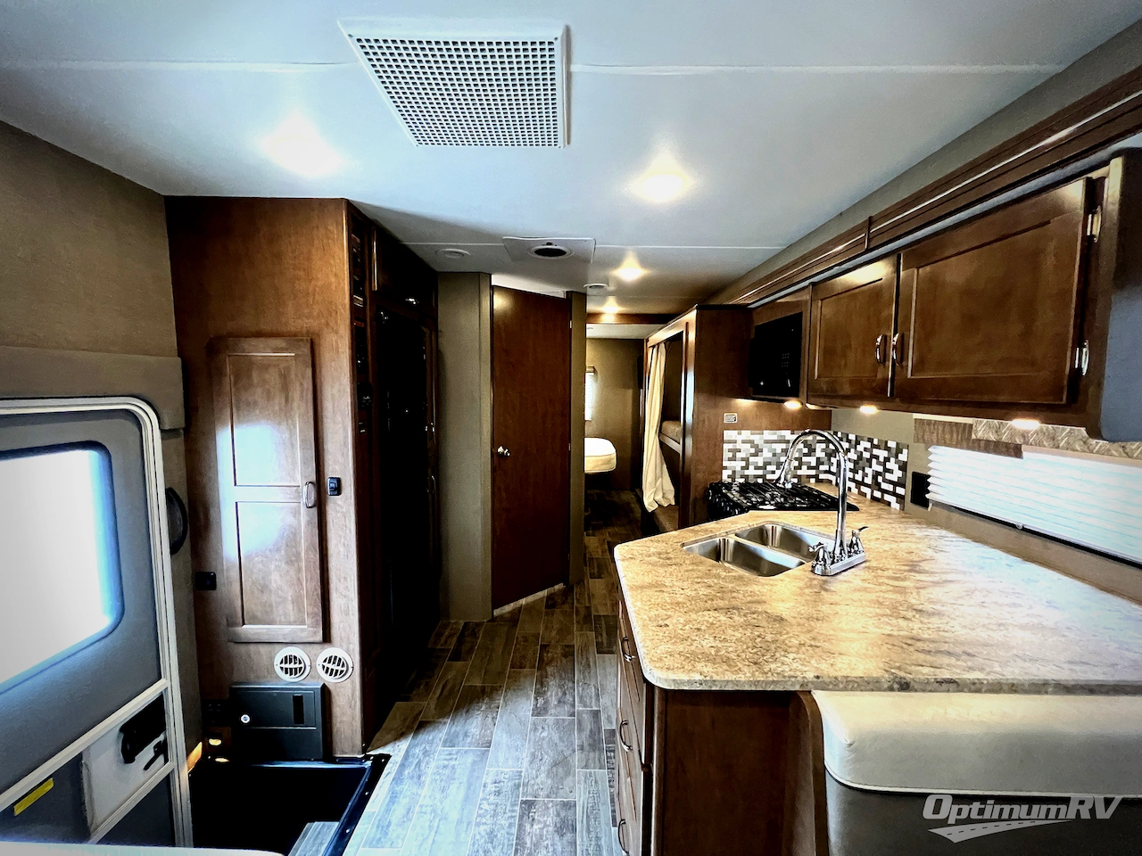 2019 Winnebago Intent 31P Photo 5