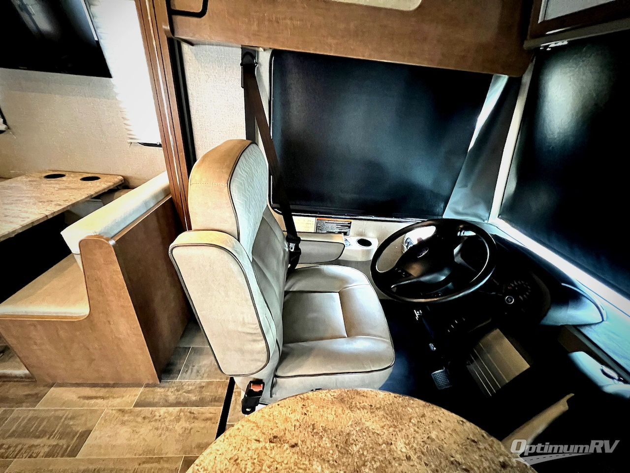 2019 Winnebago Intent 31P Photo 8