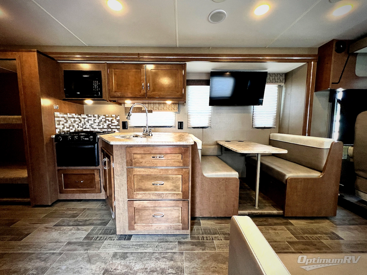 2019 Winnebago Intent 31P Photo 11