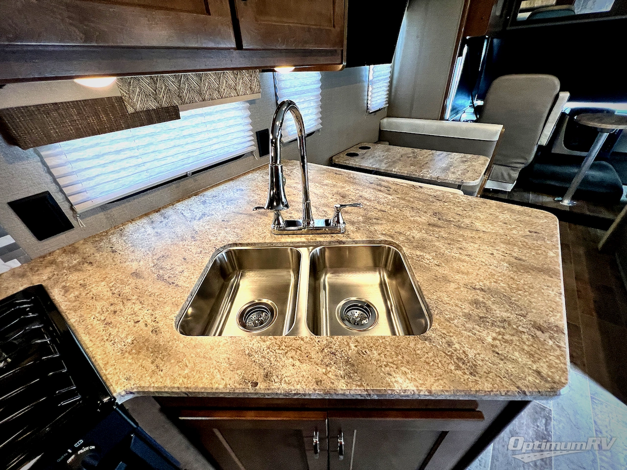 2019 Winnebago Intent 31P Photo 13