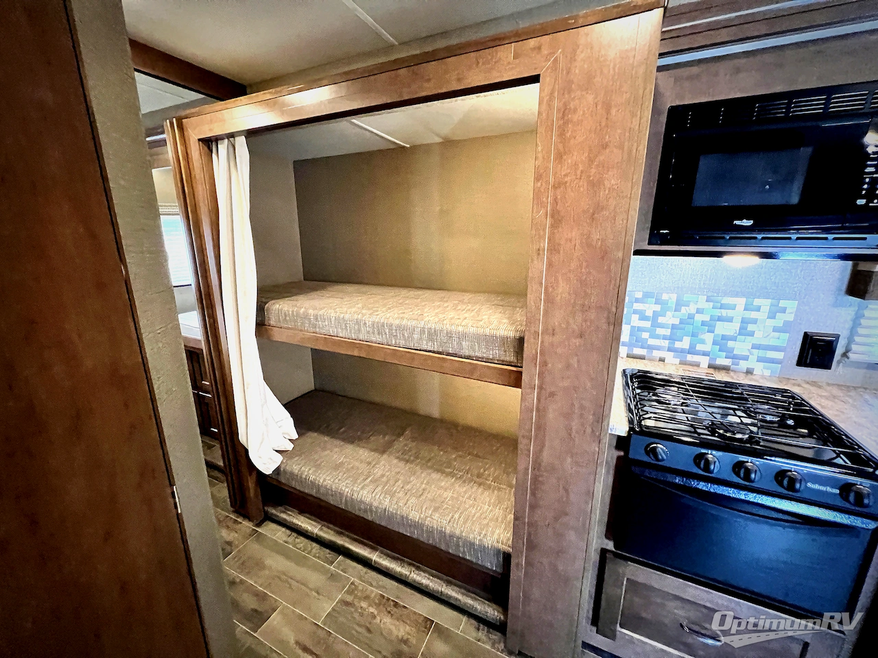 2019 Winnebago Intent 31P Photo 16