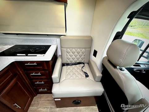 2021 Regency ULTRABROUGH 25MB RV Photo 3