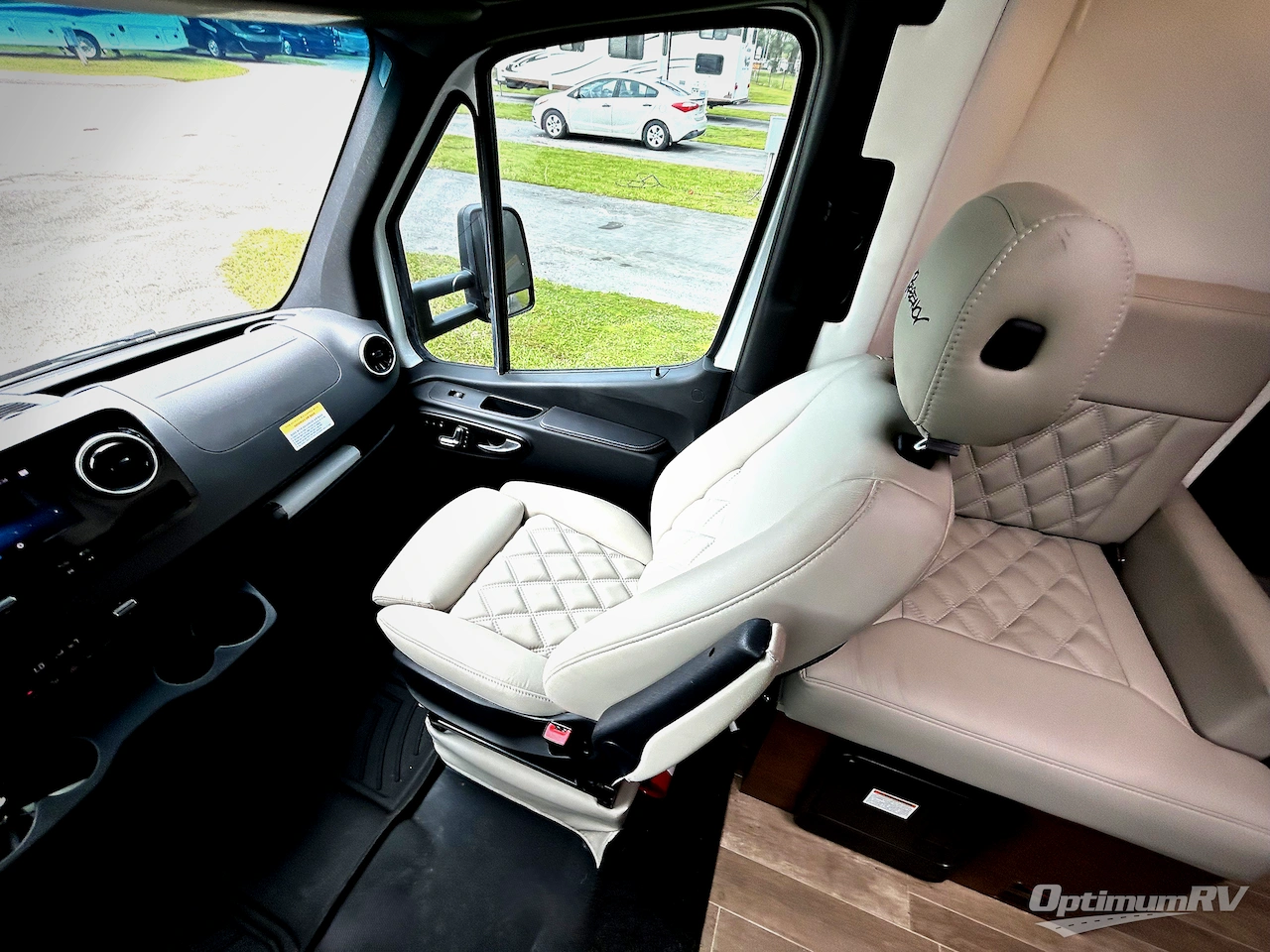 2021 Regency ULTRABROUGH 25MB Photo 9