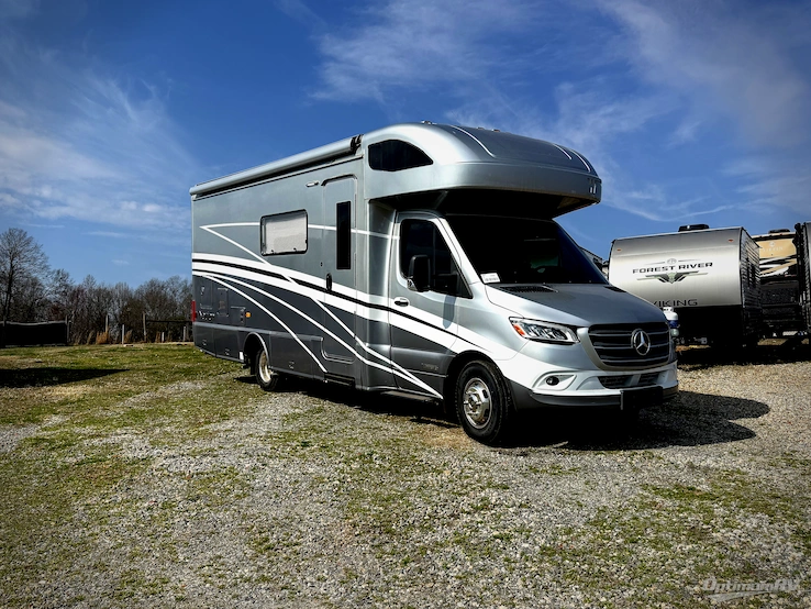 2020 Winnebago Navion 24D RV Photo 1