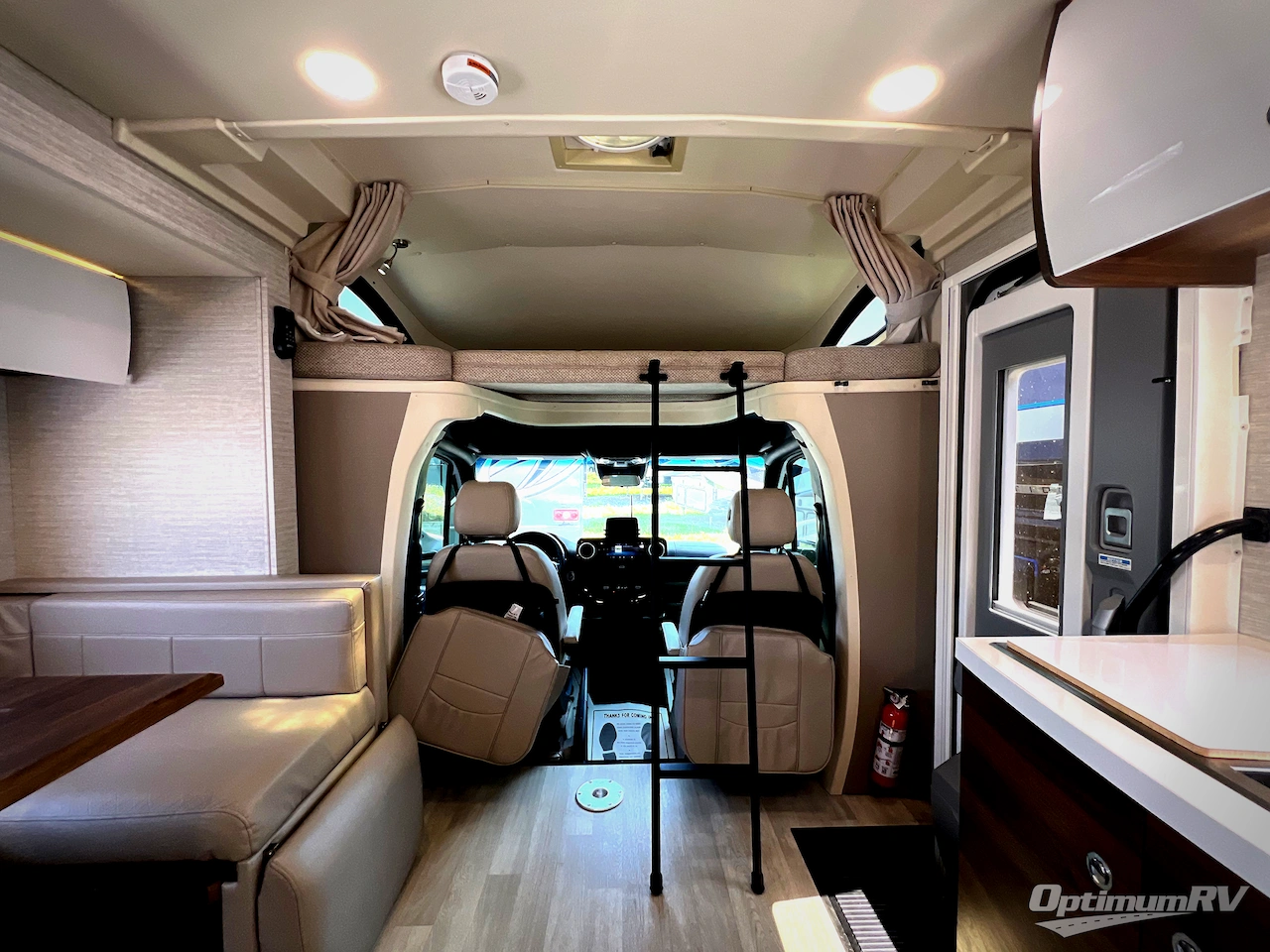 2020 Winnebago Navion 24D Photo 4