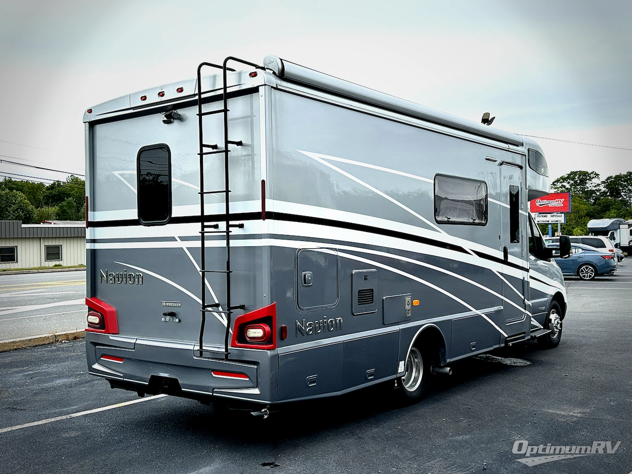 2020 Winnebago Navion 24D Photo 2