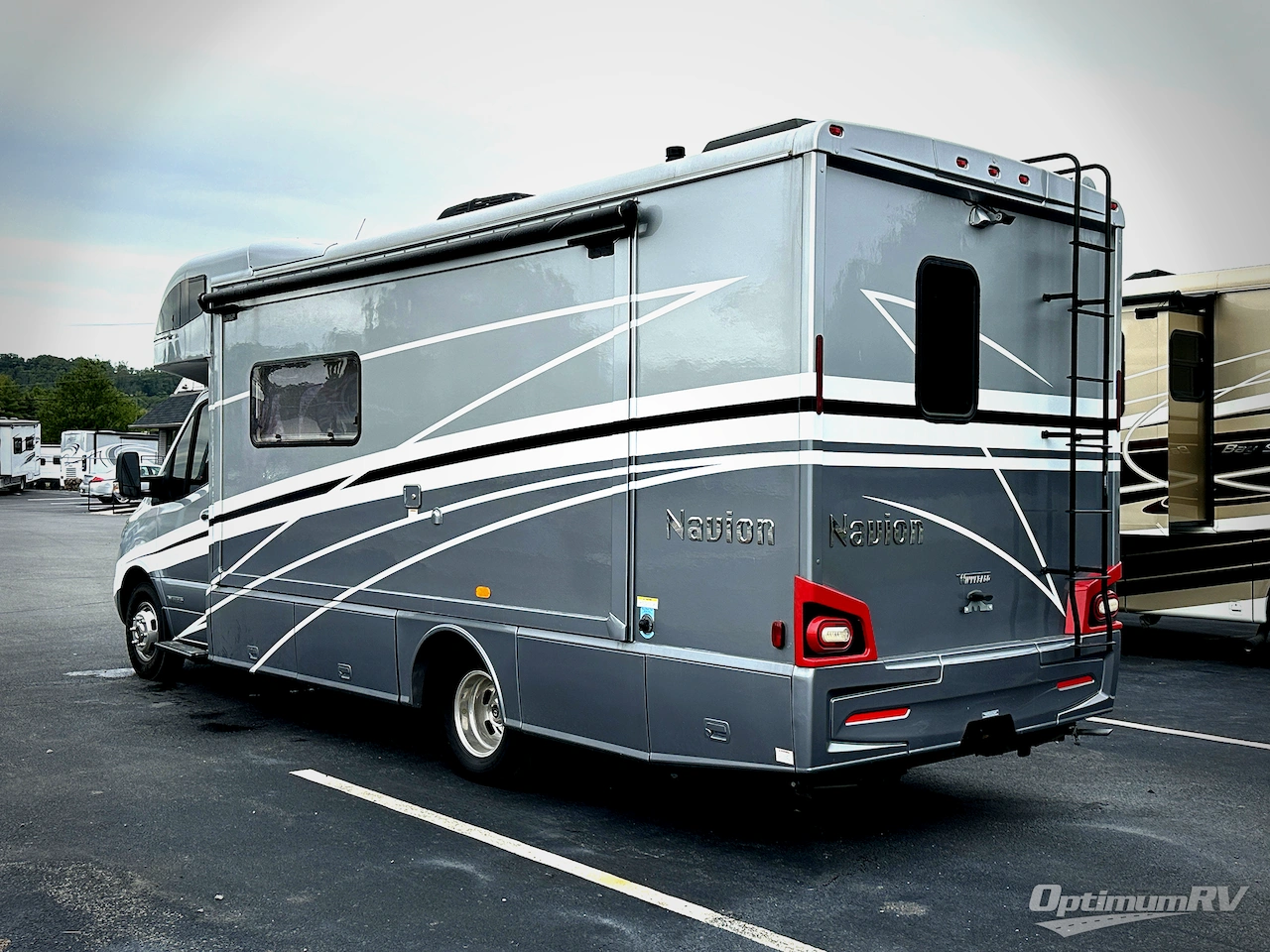 2020 Winnebago Navion 24D Photo 3