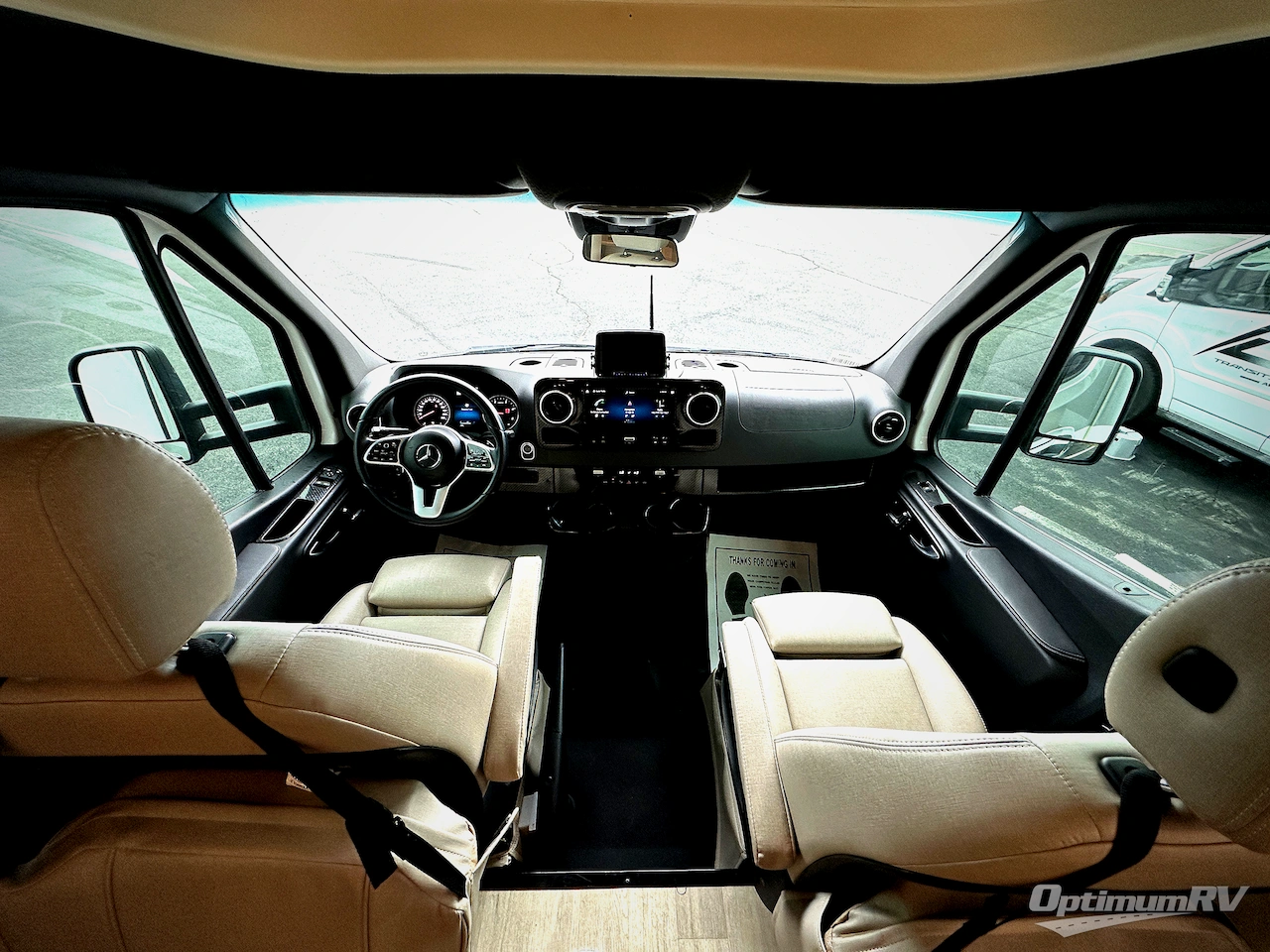 2020 Winnebago Navion 24D Photo 4