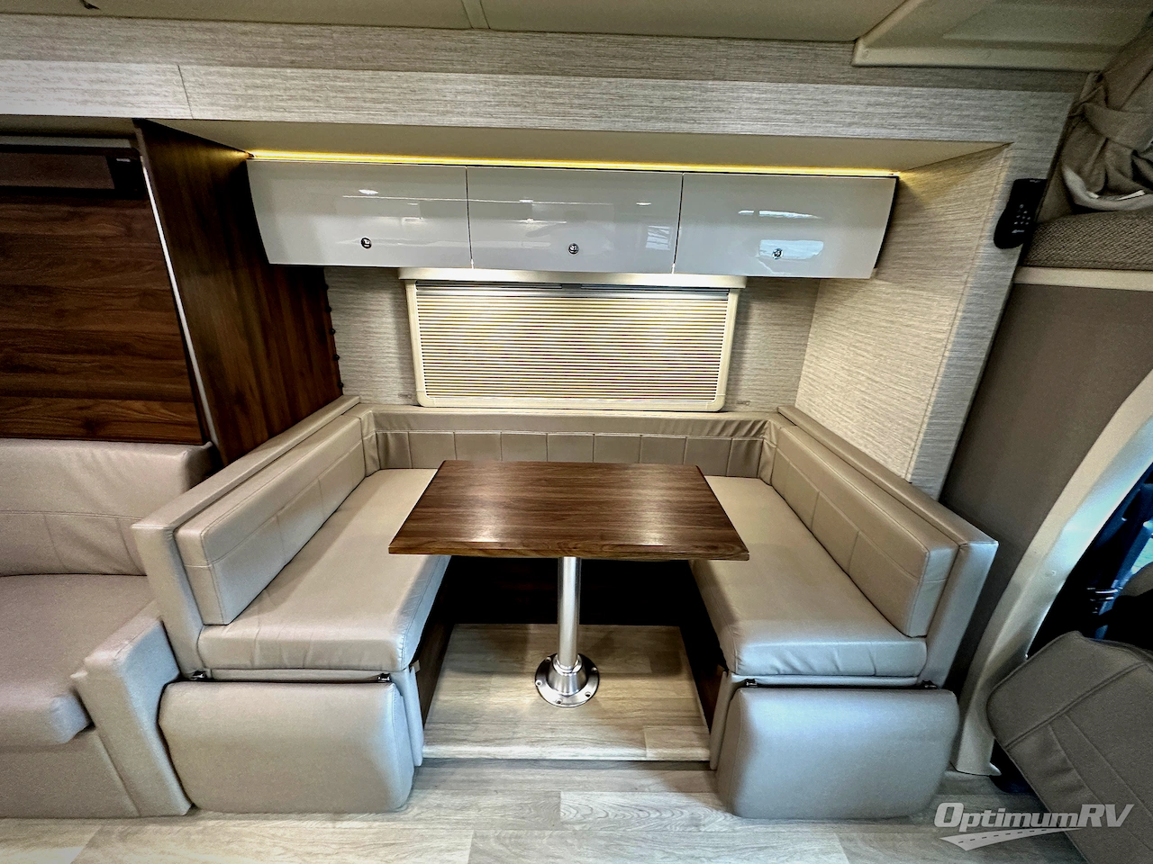 2020 Winnebago Navion 24D Photo 8
