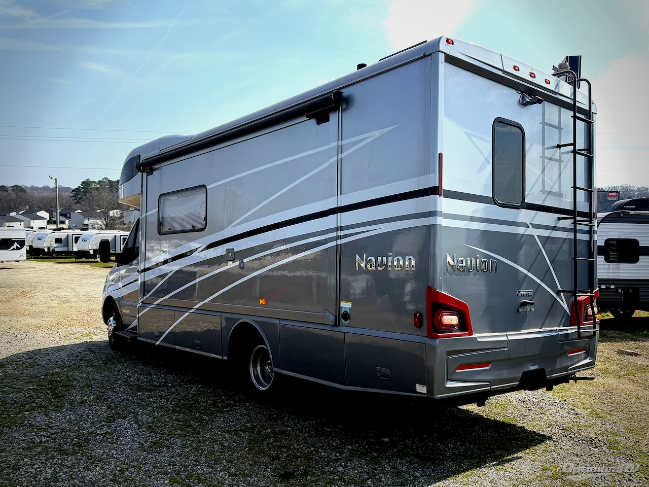 2020 Winnebago Navion 24D Photo 3