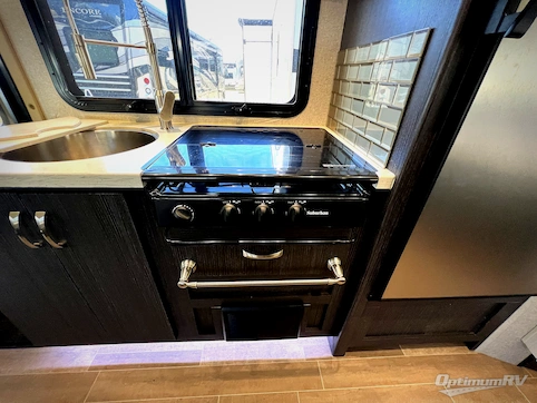 2020 Dynamax isata 3 24FW RV Photo 3