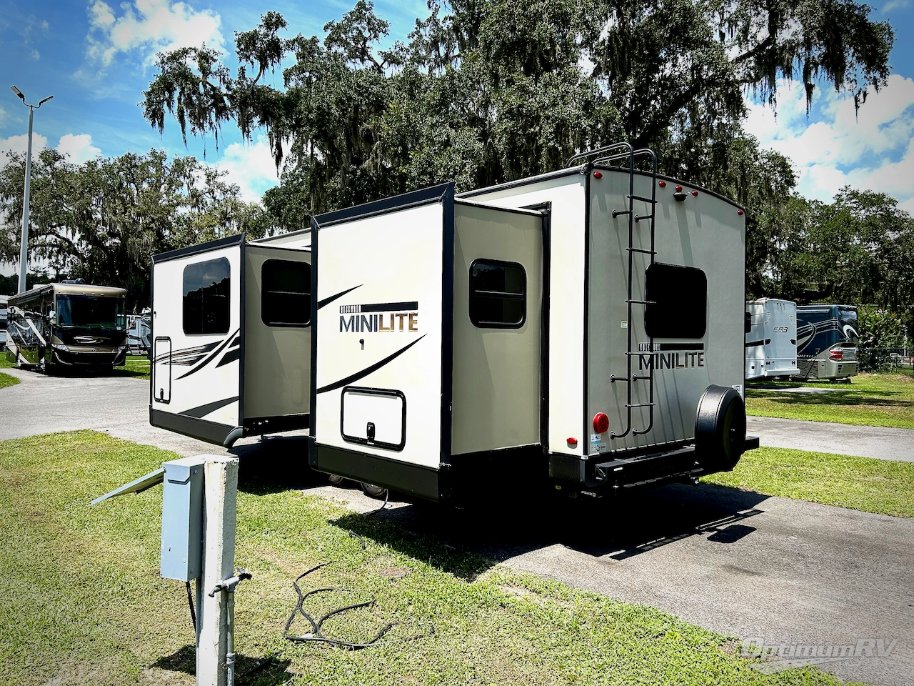 2022 Forest River Rockwood Mini Lite 2516S Photo 3