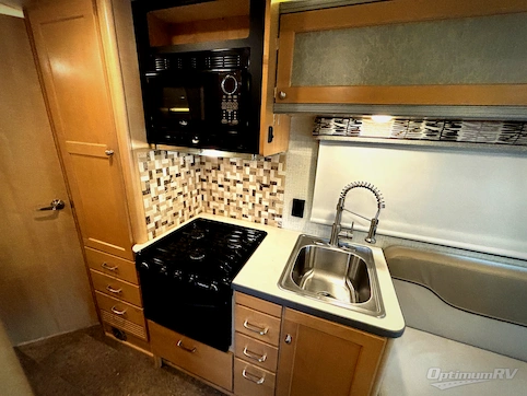 2017 Winnebago Fuse 23T RV Photo 2