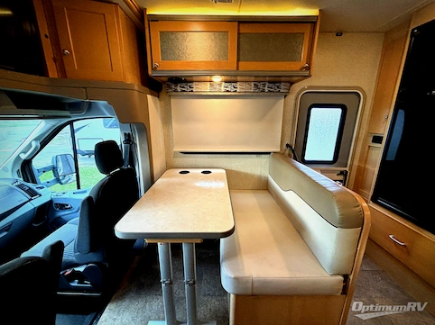 2017 Winnebago Fuse 23T RV Photo 3