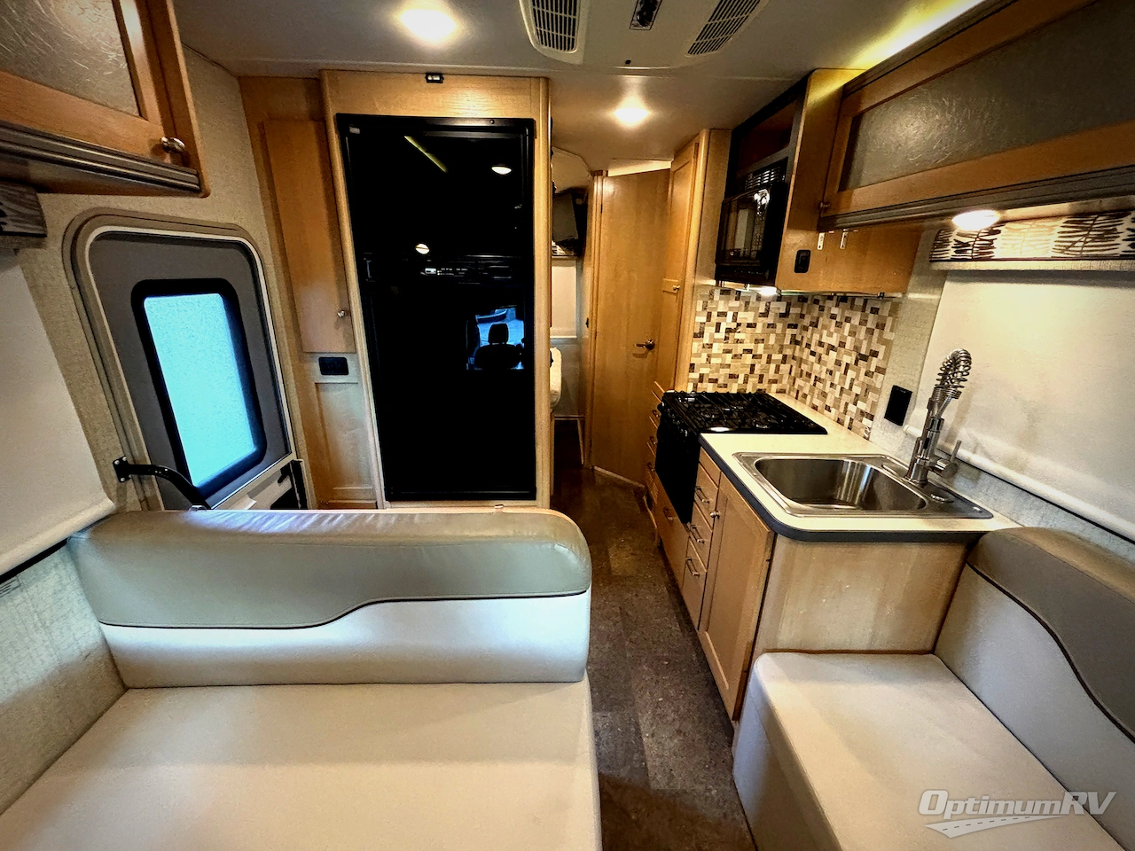 2017 Winnebago Fuse 23T Photo 4