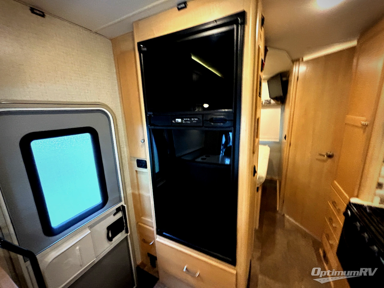 2017 Winnebago Fuse 23T Photo 13
