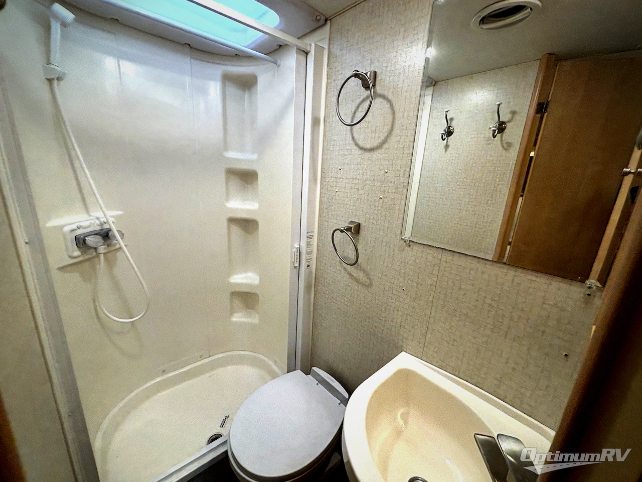 2017 Winnebago Fuse 23T Photo 17