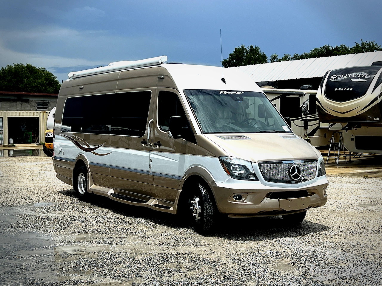 2018 Regency Xalta 4 Captain Photo 1