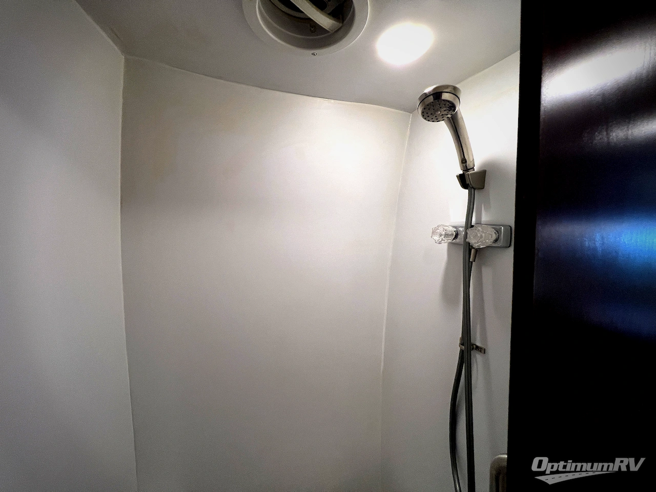 2018 Regency Xalta 4 Captain Photo 21