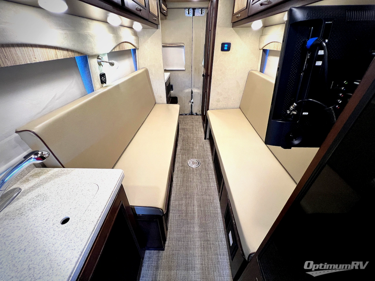 2018 Regency Xalta 4 Captain Photo 17