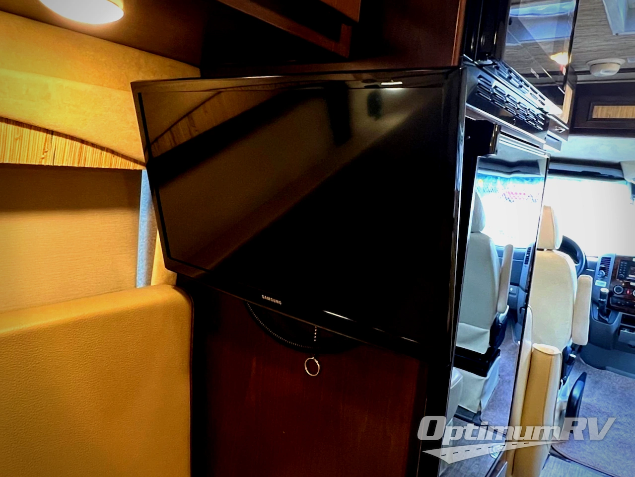 2018 Regency Xalta 4 Captain Photo 18