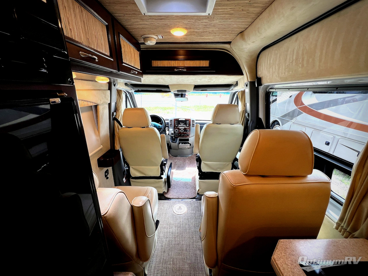 2018 Regency Xalta 4 Captain Photo 5