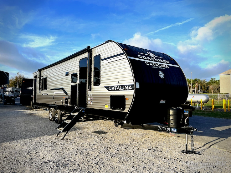 2026 Coachmen Catalina Legacy Edition 333DBDSCK RV Photo 1