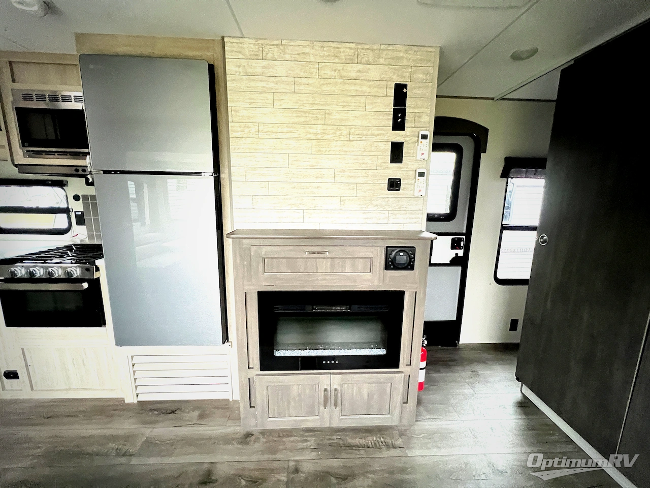 2026 Coachmen Catalina Legacy Edition 333DORM Photo 6