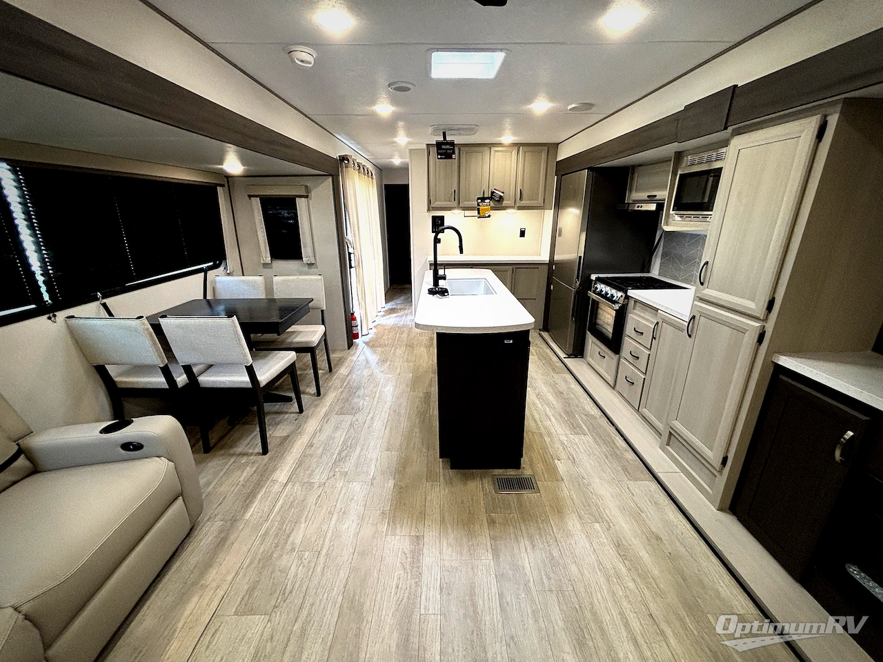 2027 Coachmen Catalina Destination Series 39MKTS Photo 4