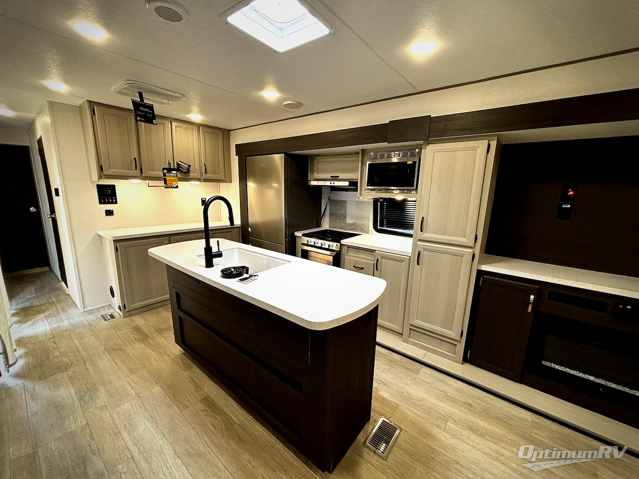 2027 Coachmen Catalina Destination Series 39MKTS Photo 9