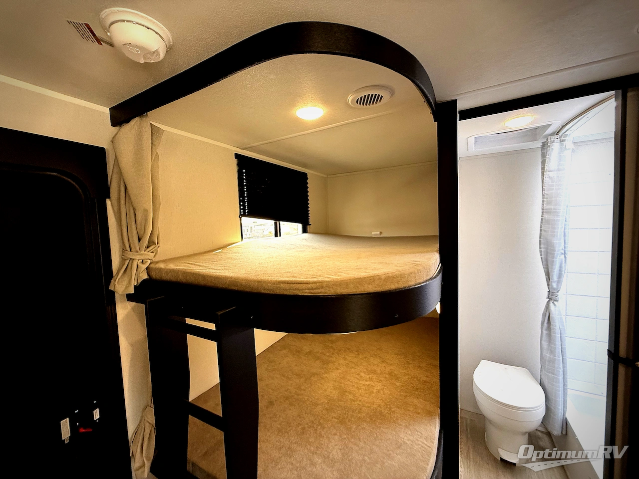 2027 Forest River Cherokee Alpha Wolf 27BHX Photo 18