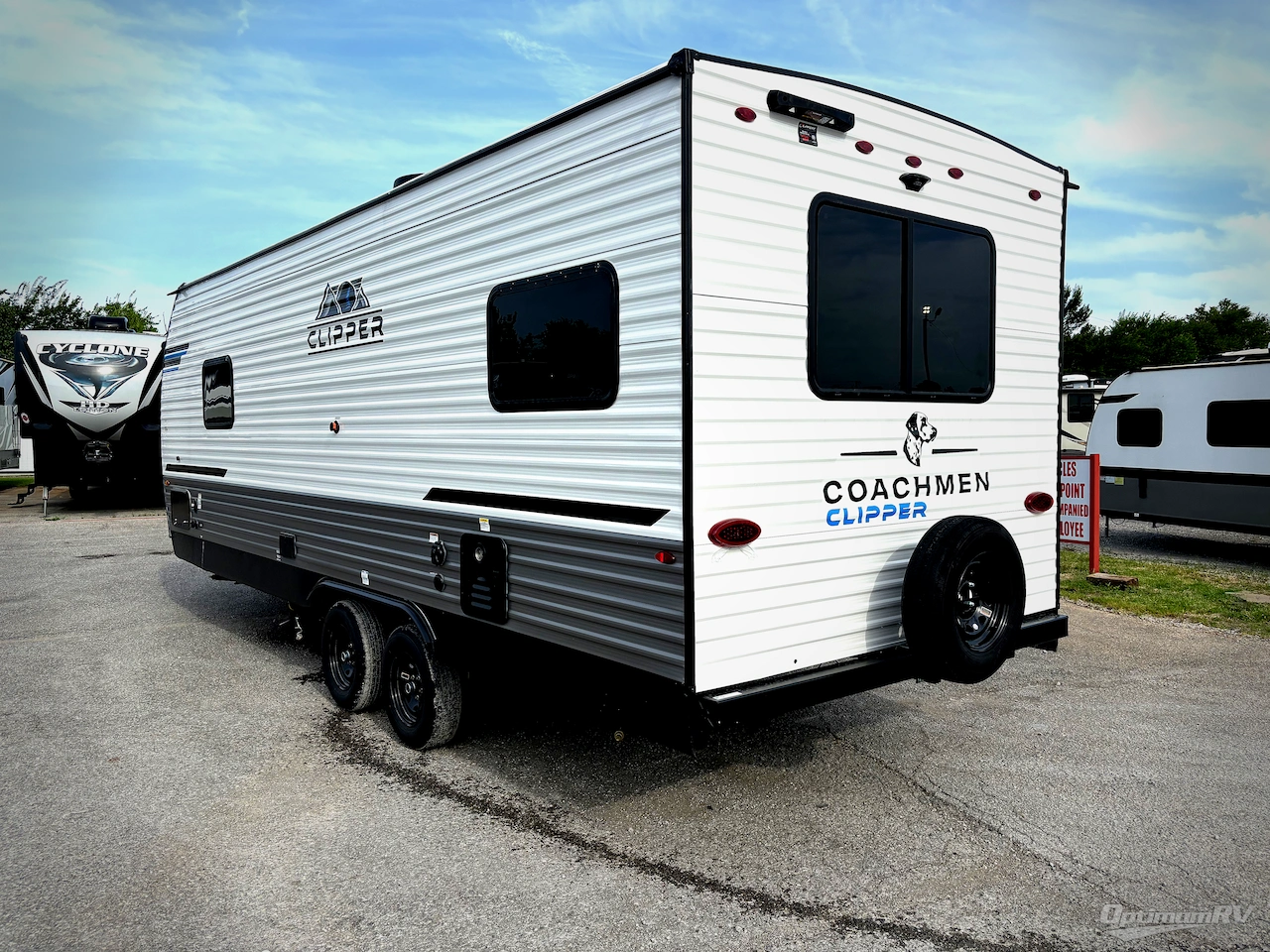 2026 Coachmen Clipper 5K Series 242MK Photo 3