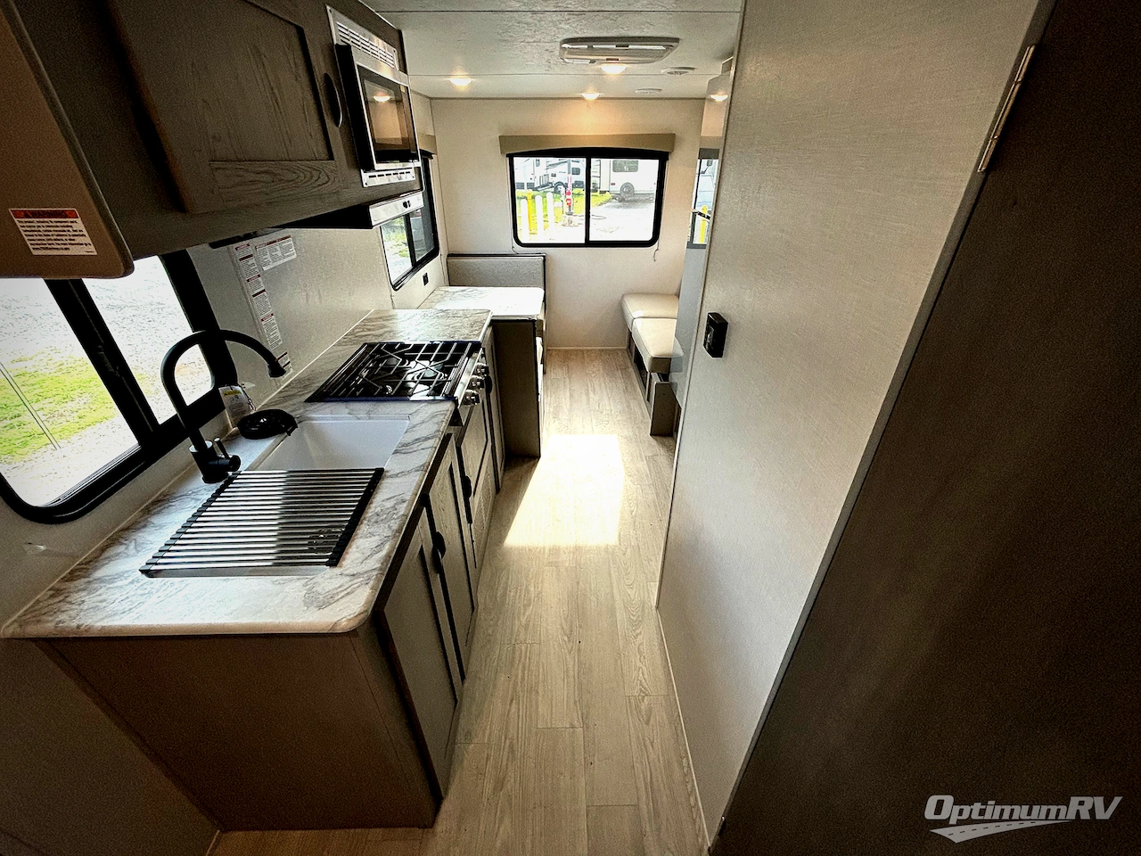 2026 Coachmen Clipper 5K Series 242MK Photo 5