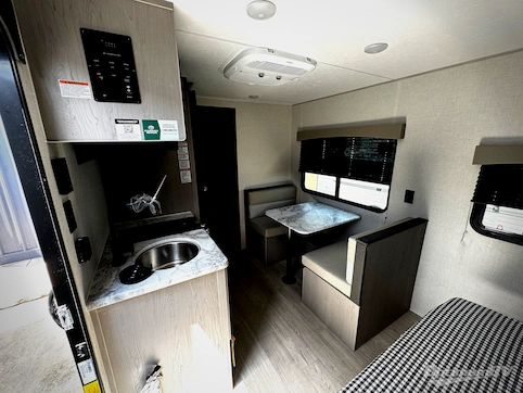 2026 Coachmen Clipper Cadet 17CFQ RV Photo 4