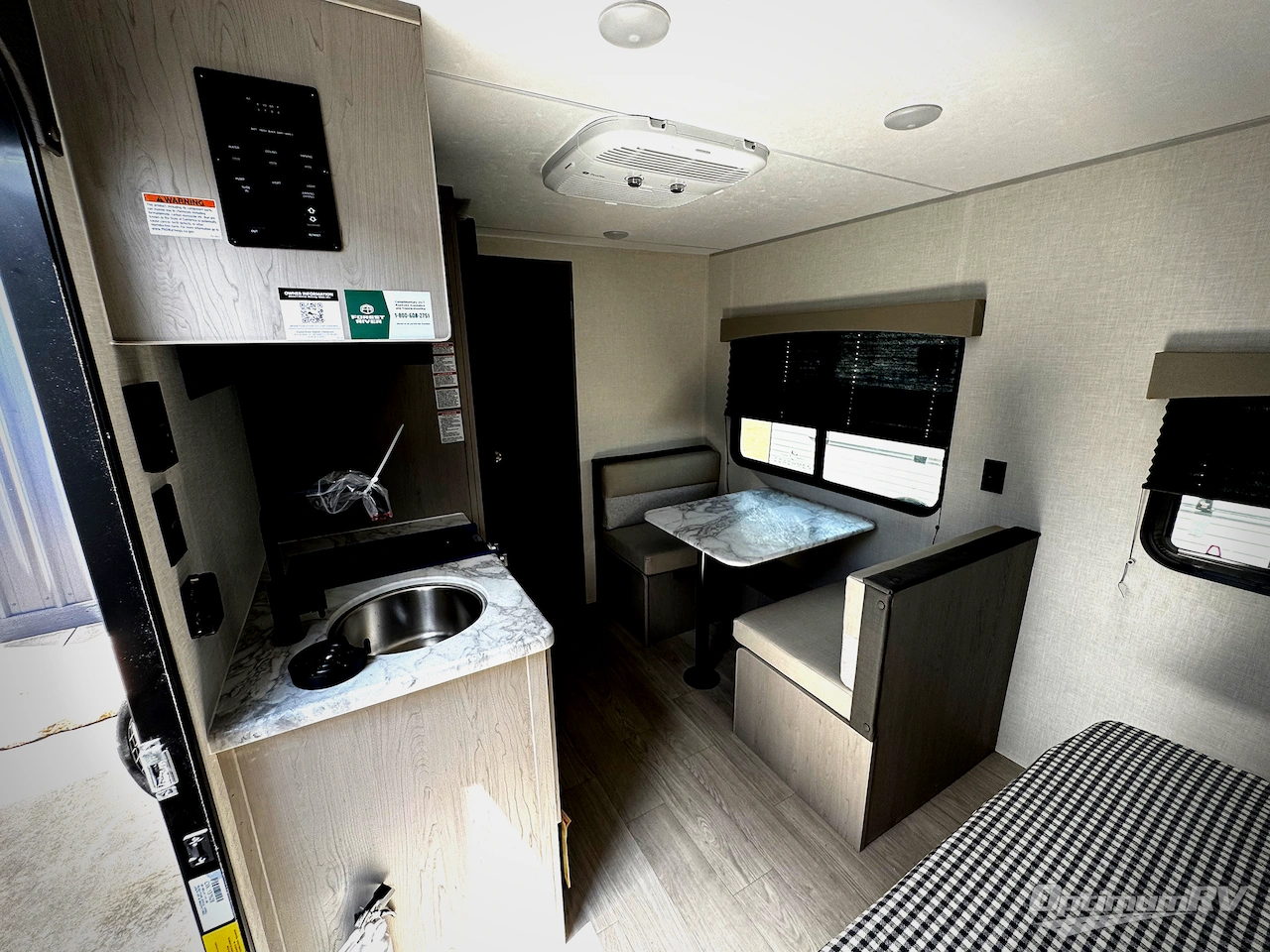 2026 Coachmen Clipper Cadet 17CFQ Photo 4
