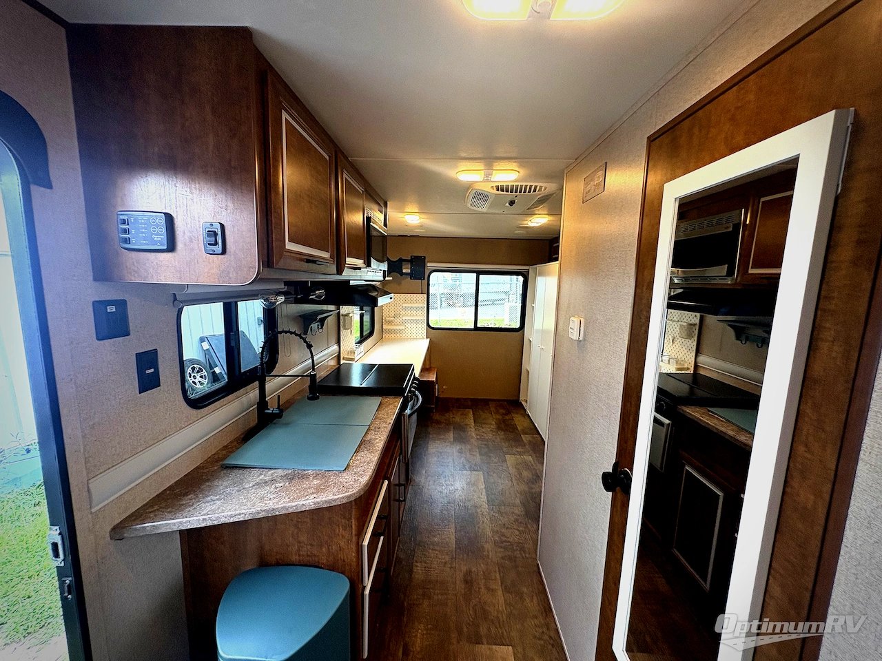 2018 CrossRoads Zinger ZR211RD Photo 6