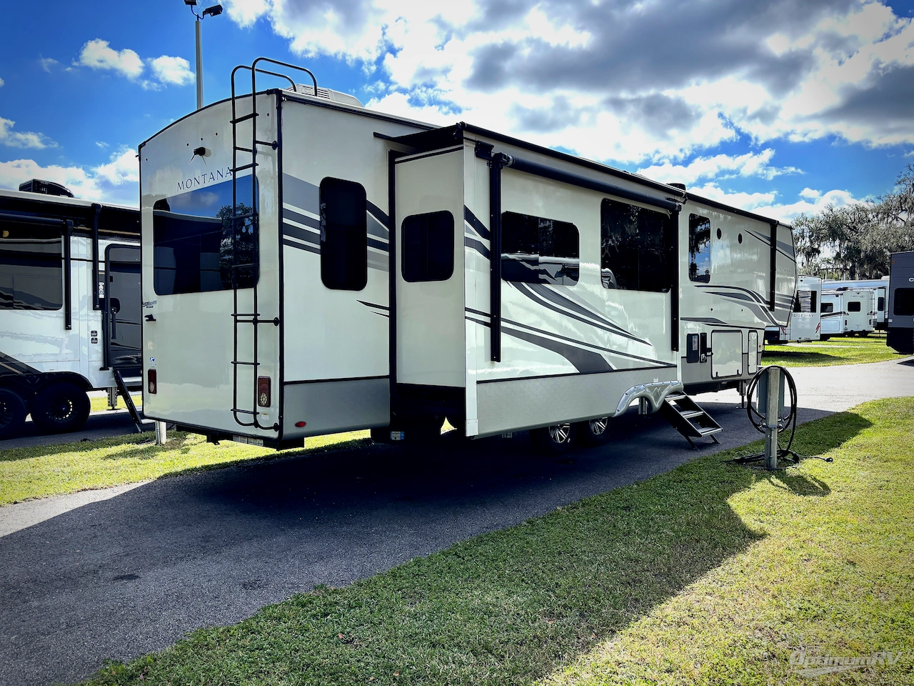 2022 Keystone Montana 3931FB Photo 2
