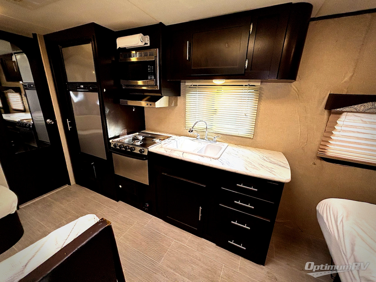 2017 Dutchmen Kodiak Express 201QB Photo 8