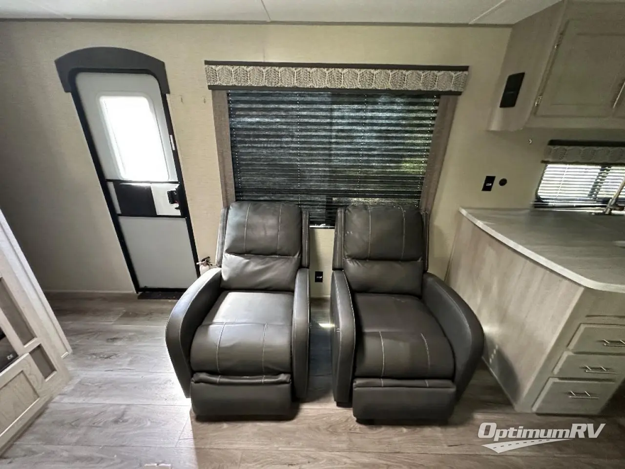 2022 Coachmen Catalina Legacy 283RKS Photo 6