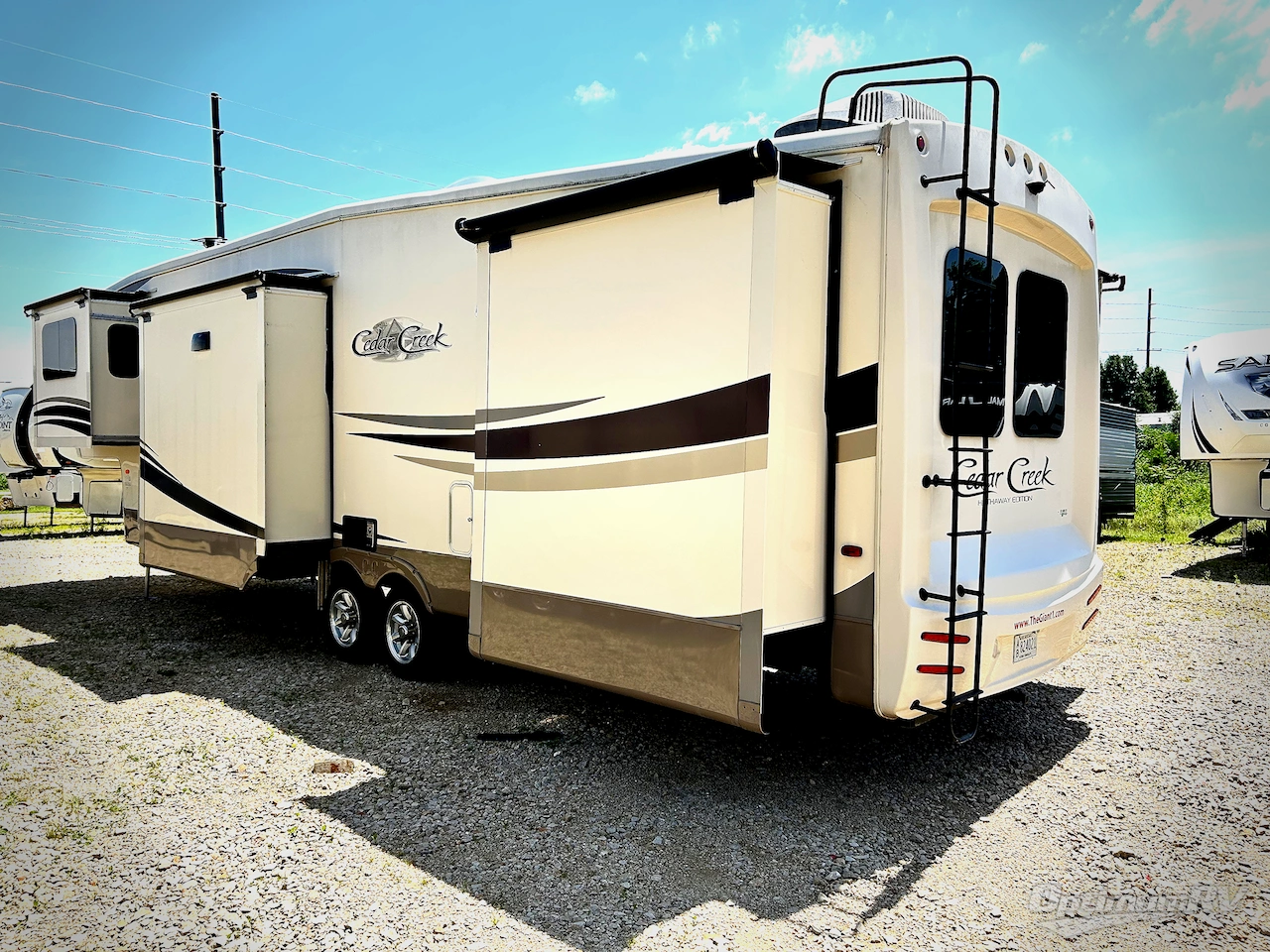 2017 Forest River Cedar Creek Hathaway Edition 38FL6 Photo 4