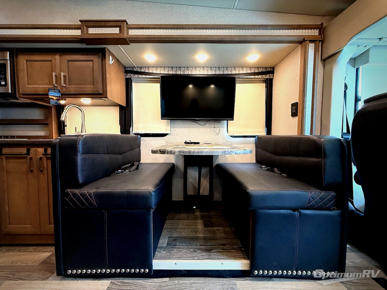 2023 Thor Outlaw 38KB Photo 12