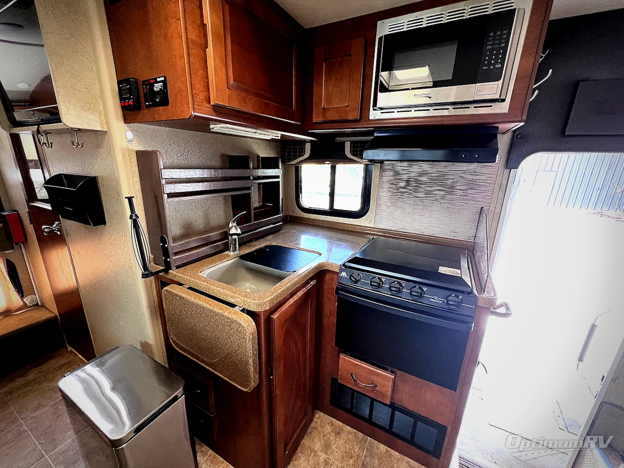 2015 Lance Lance 1172 Photo 6