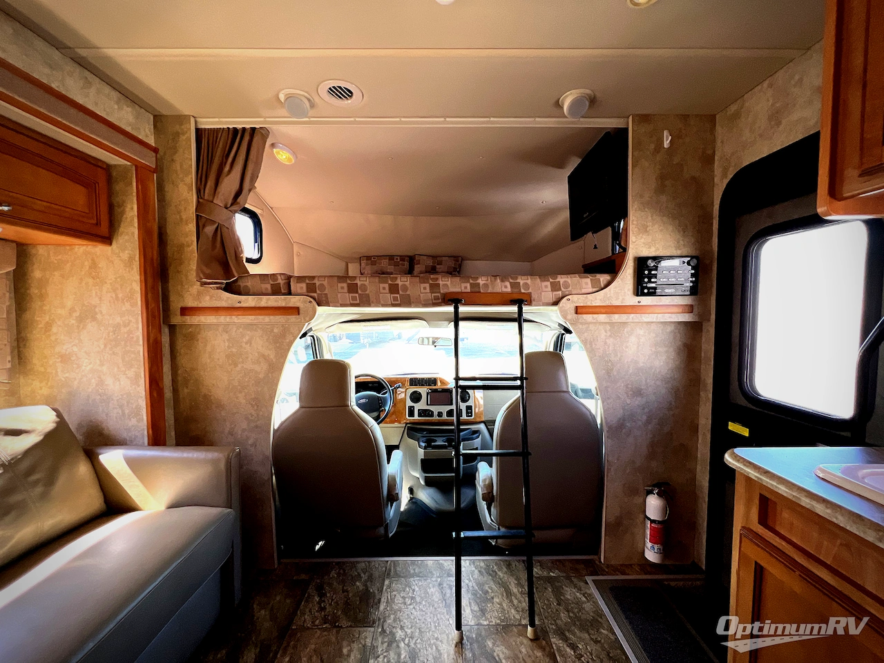 2011 Winnebago Access 31CP Photo 4