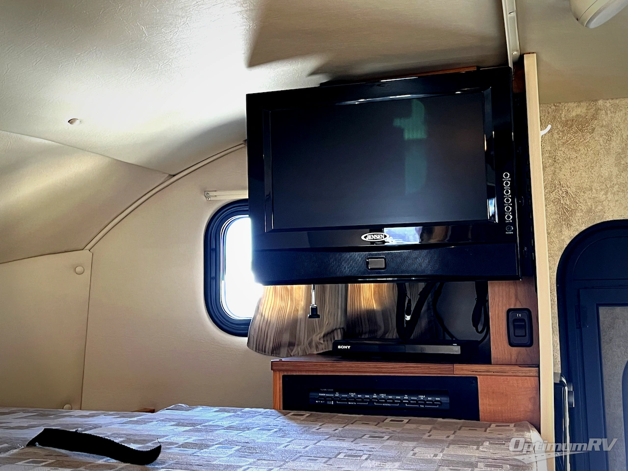 2011 Winnebago Access 31CP Photo 7