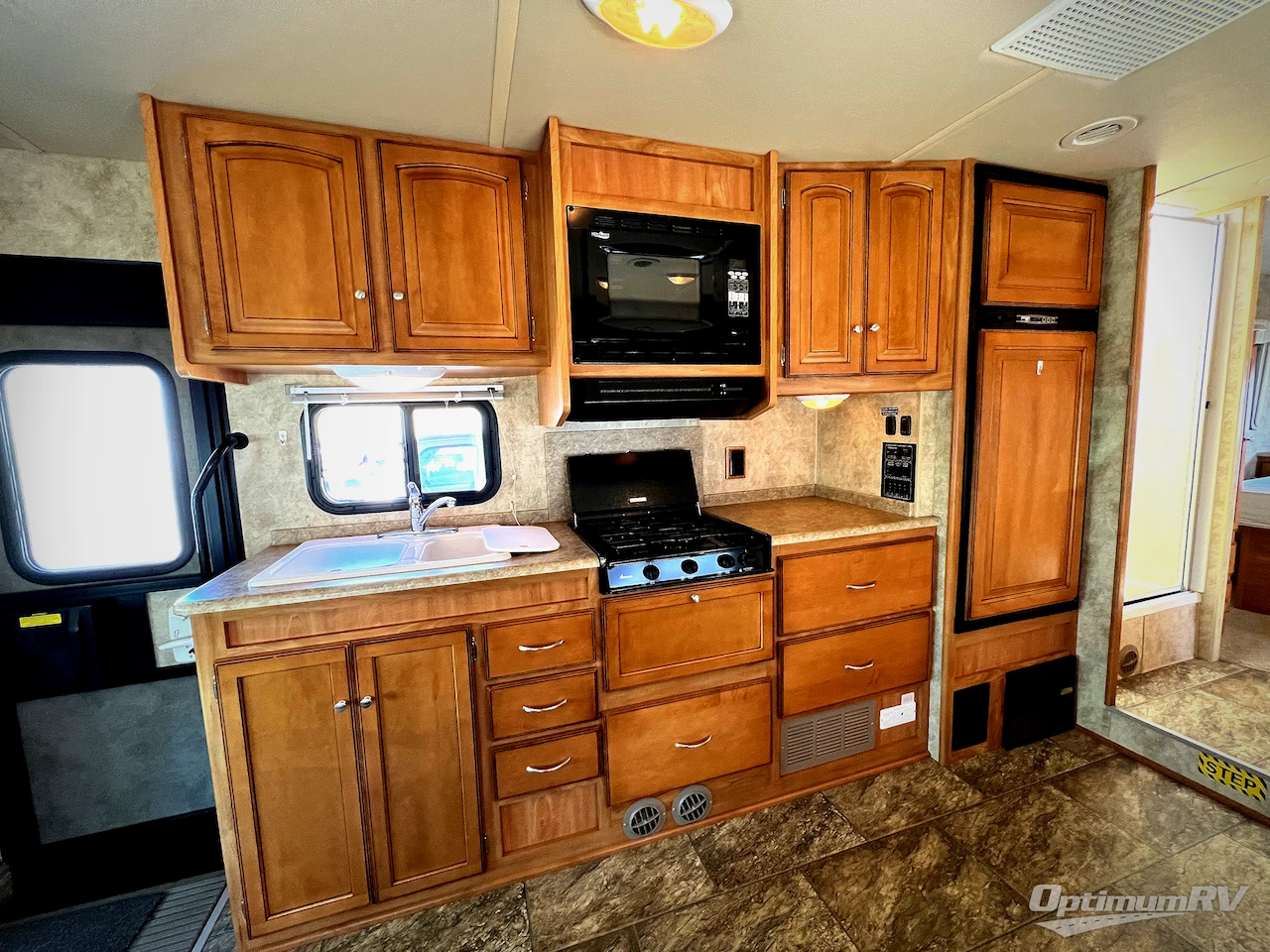2011 Winnebago Access 31CP Photo 10