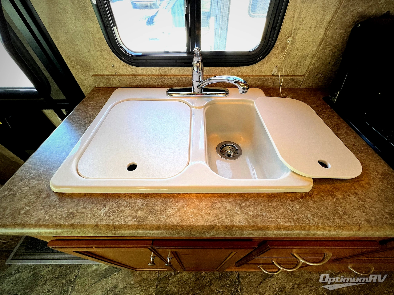 2011 Winnebago Access 31CP Photo 11