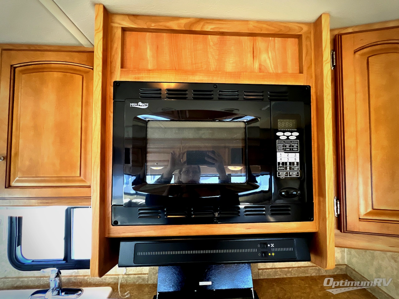 2011 Winnebago Access 31CP Photo 13