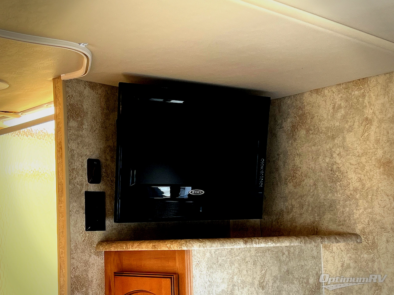 2011 Winnebago Access 31CP Photo 19